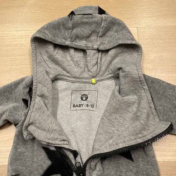 Velvet Hooded Zip Stars Romper. Size 6-12. - Picture 2 of 5